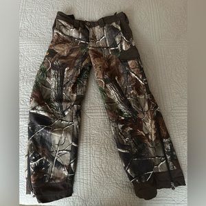 Barely used boys Under Armour insulated camo pants